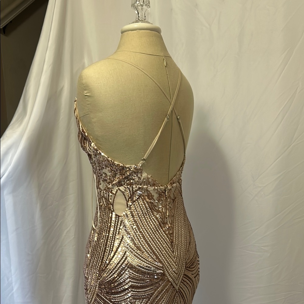 Elegant Sequin Evening Dress - Picture 4 of 7